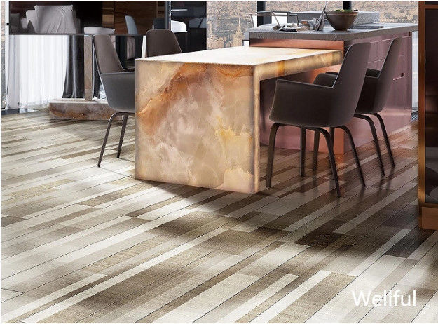 Película de vinilo decorativa para suelos de SPC / WPC con ancho de diseño de madera de 1000 mm